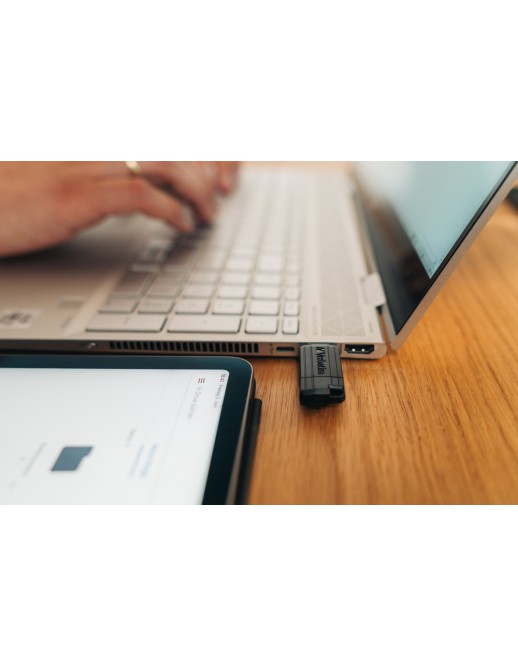 Verbatim USB Drive 2.0 Pinstripe 16GB Black Verbatim USB Drive 2.0 Pinstripe 16GB Black