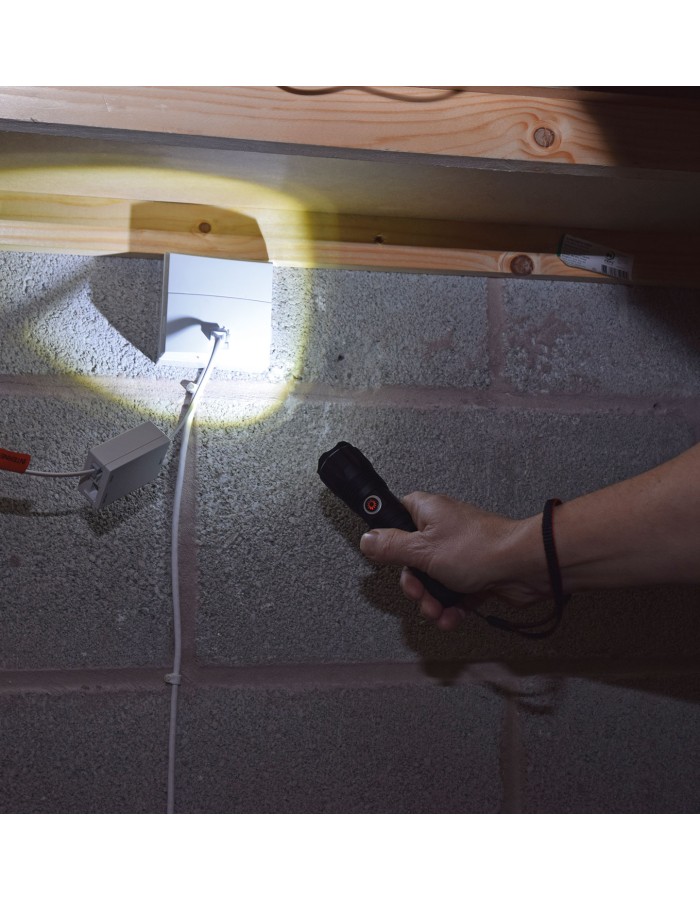 Mercury Rechargeable LED Torch with Window Breaker & SOS Function 410.307UK Mercury Rechargeable LED Torch with Window Breaker & SOS Function 410.307UK